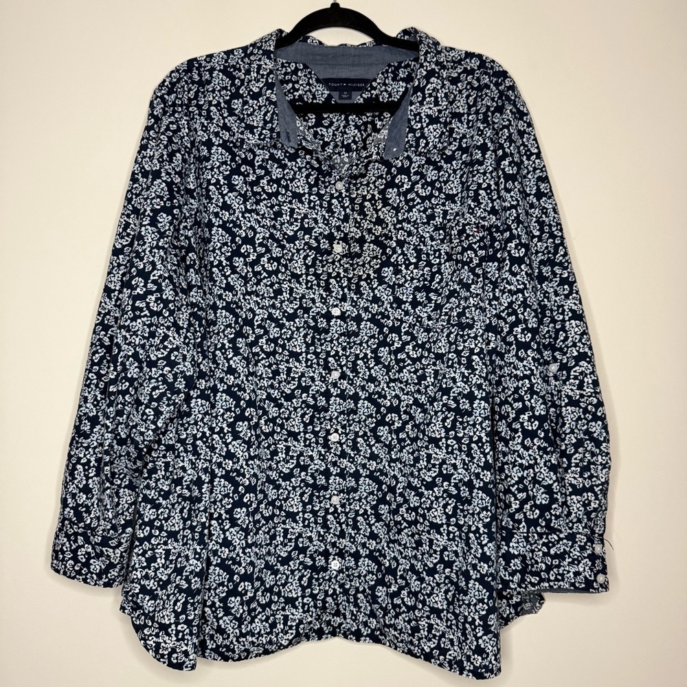 TOMMY HILFIGER Boho Blue Floral 100% Cotton Chambray Roll Tab Buttondown Shirt